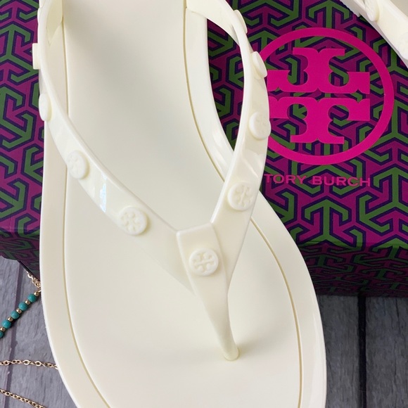 🌟 LAT ONE 🌟 Tory Burch Studded Logo Jelly Sandal - Picture 7 of 7